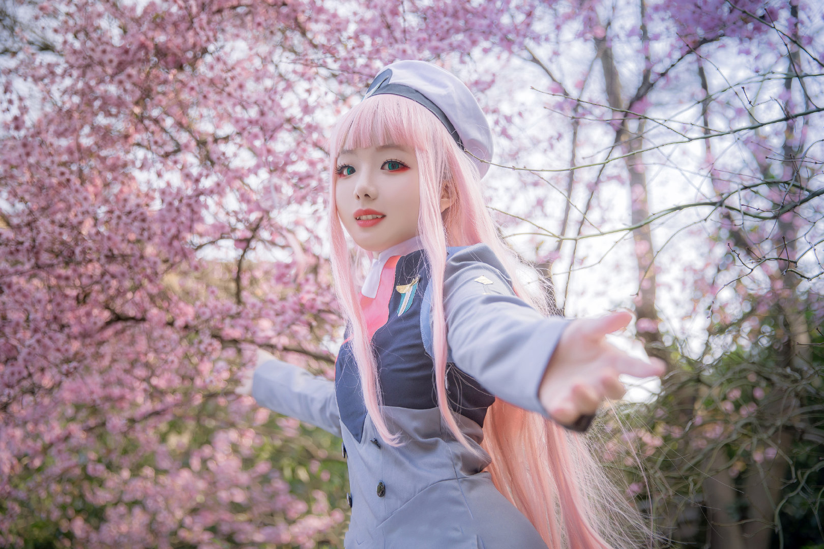 《DARLING in the FRANXX》02cosplay，樱花是像02头发一样漂亮颜色的花-二次元