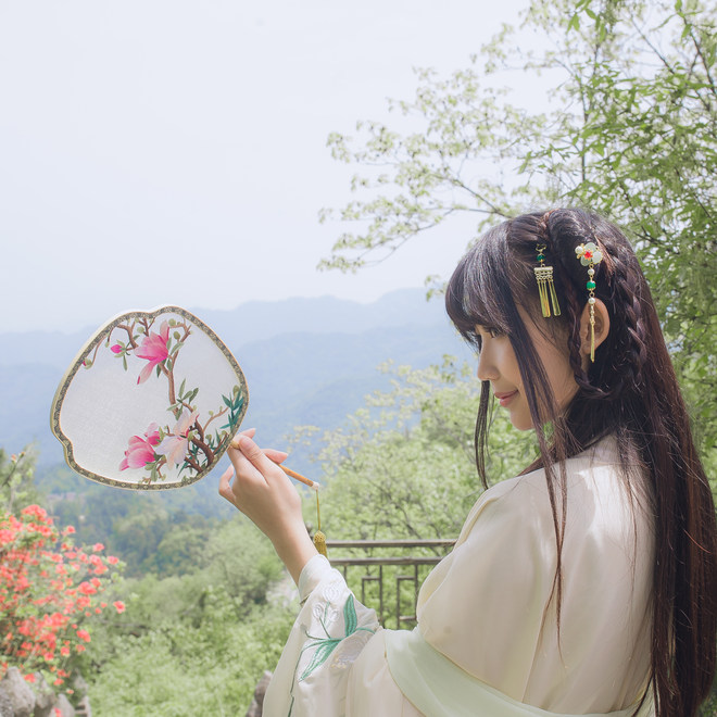 汉服私影，醉桃花