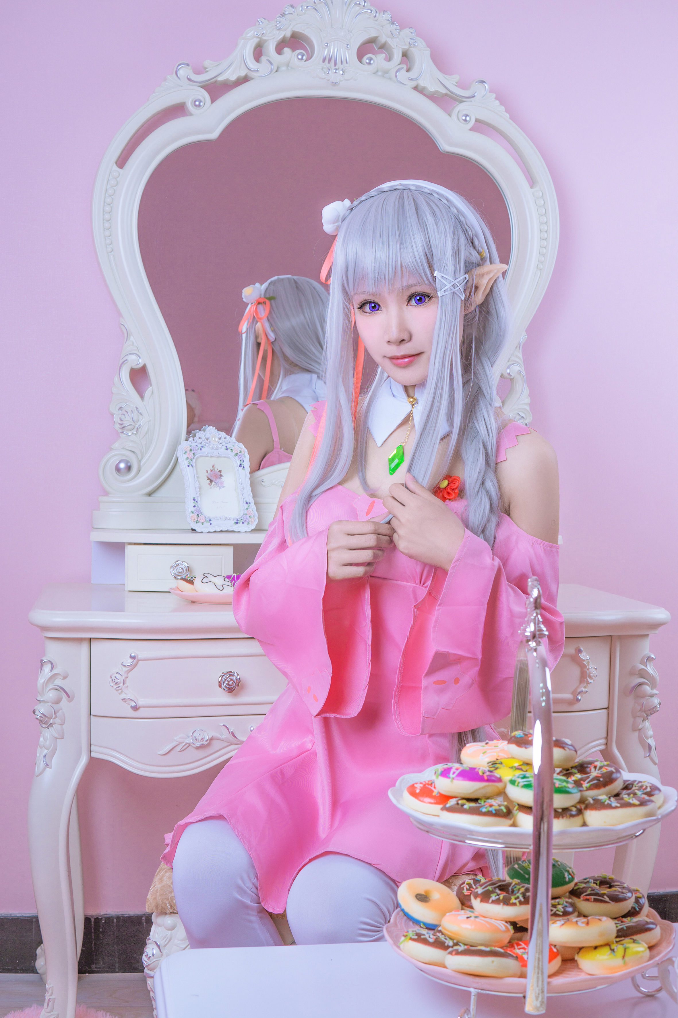 《从零开始的异世界生活》艾米莉亚粉色睡衣cosplay-二次元