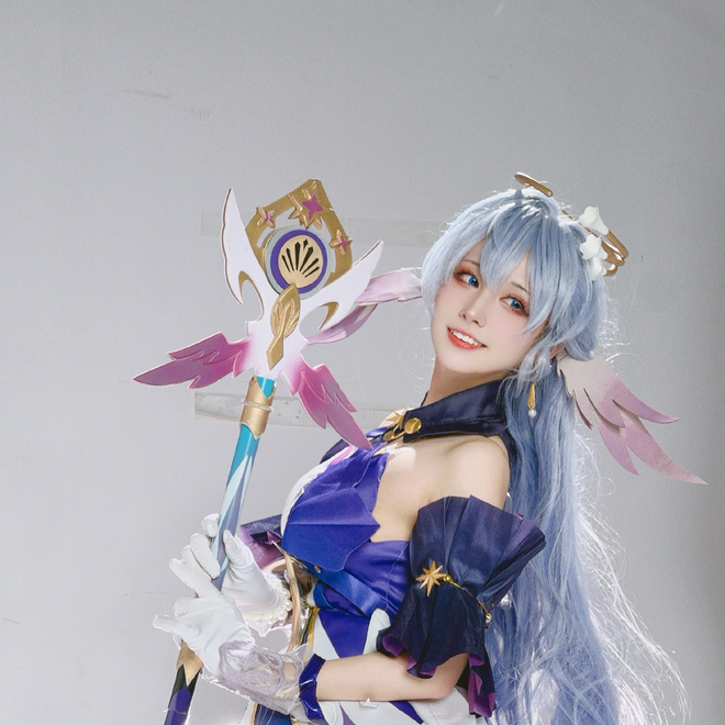 《崩坏：星穹铁道》知更鸟cosplay