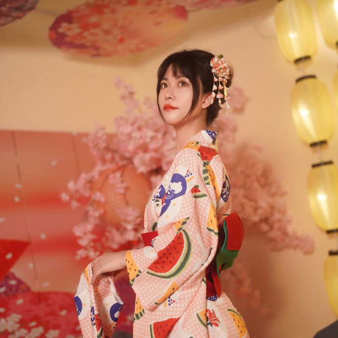 西瓜浴衣  夏日和服少女写真