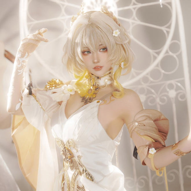 《崩坏: 星穹铁道》阿格莱雅cosplay