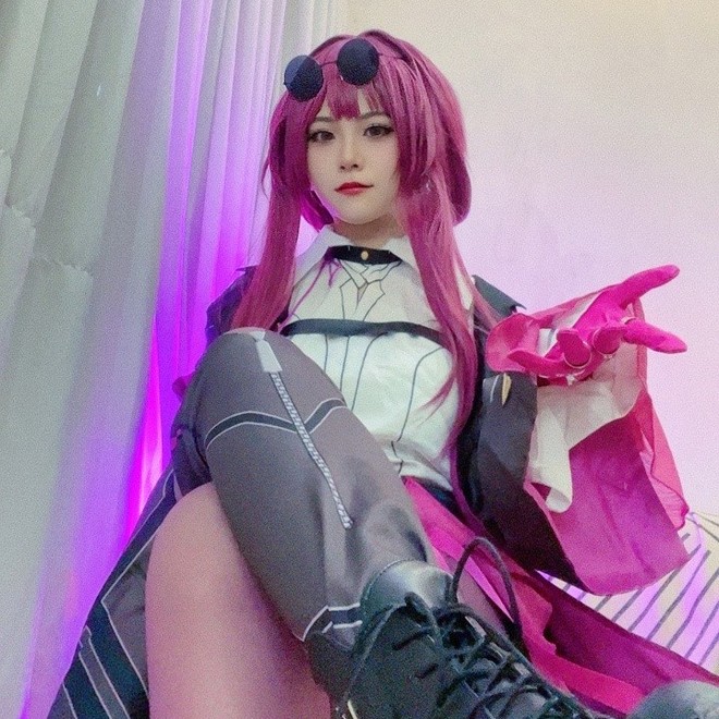 《崩坏：星穹铁道》卡芙卡cosplay